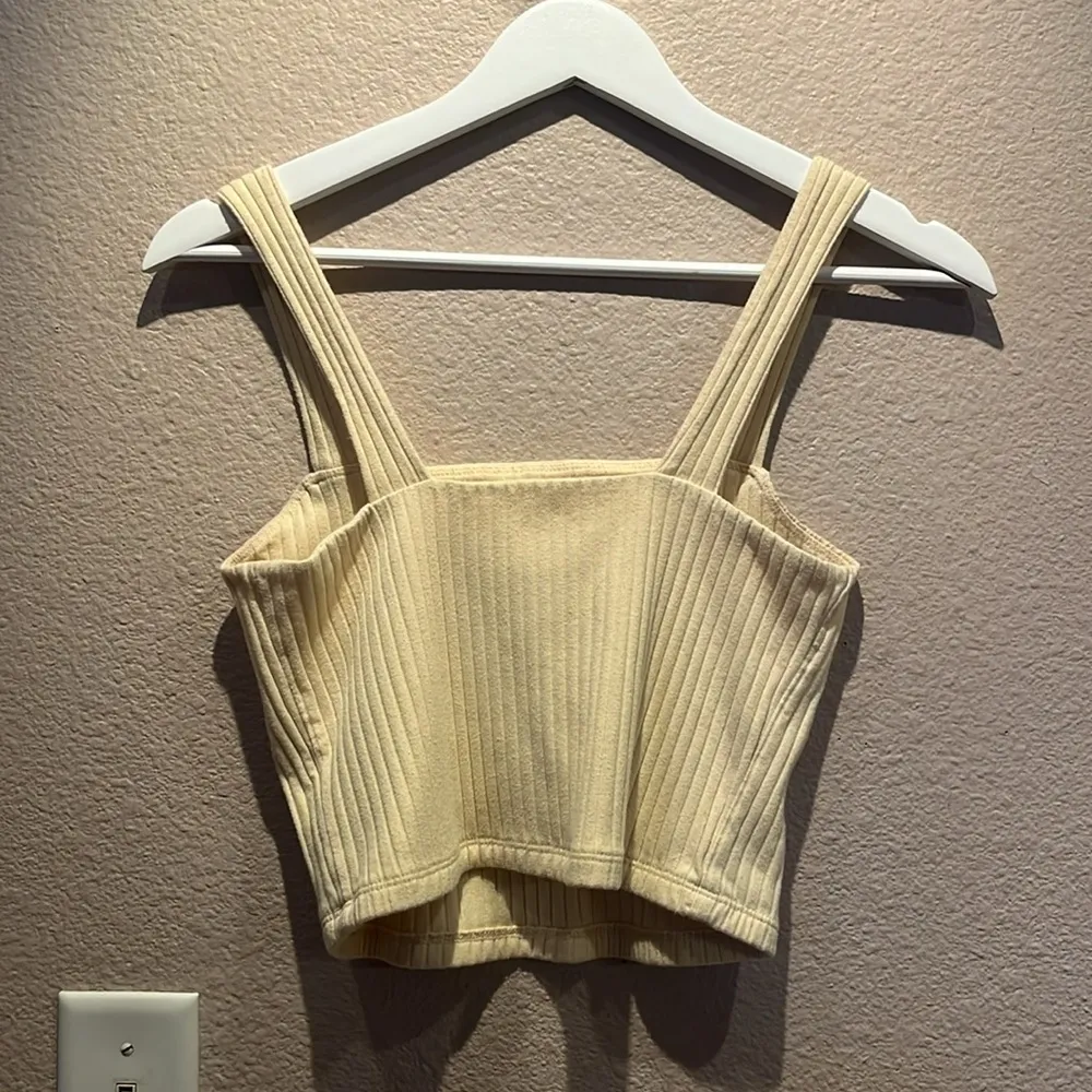 American Eagle Women’s Ribbed Cropped Tank Top Medium pale Butter Yellow - Image 5