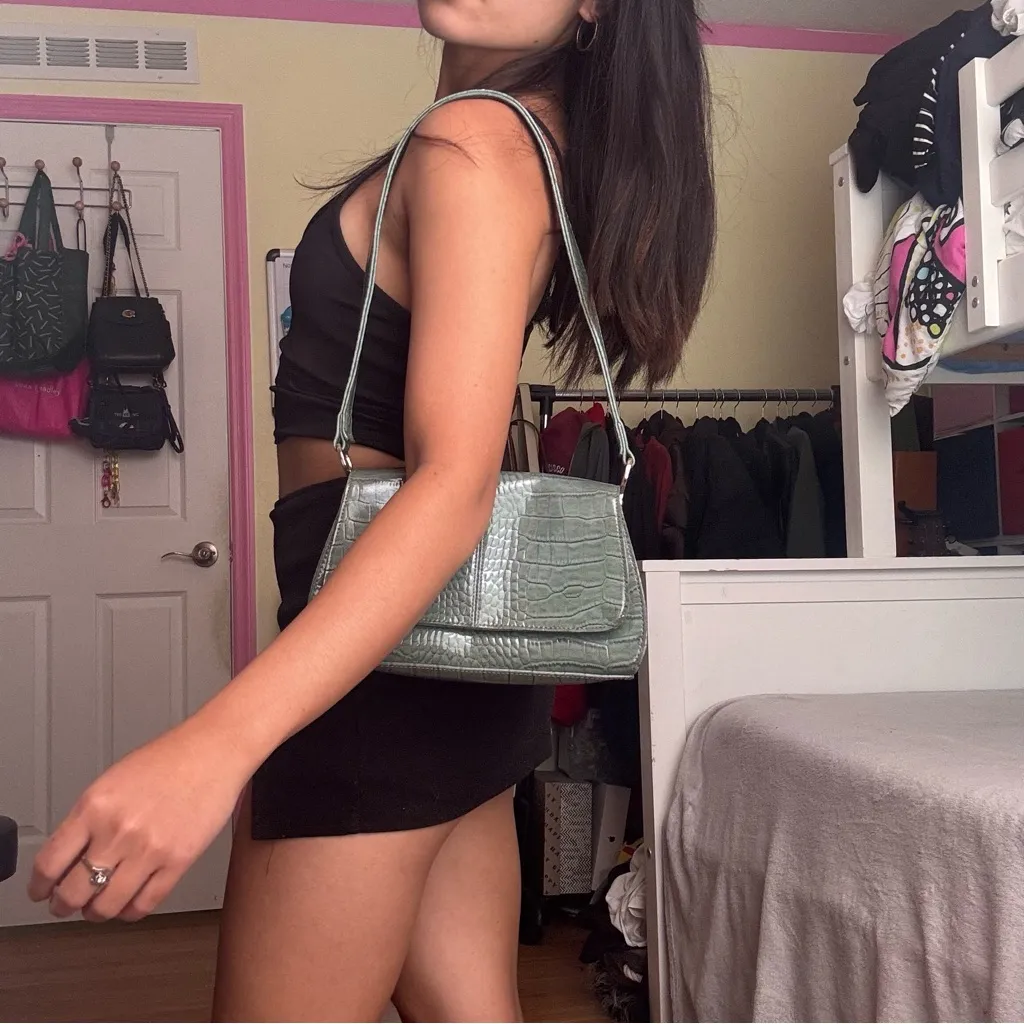 Vintage Liz Claiborne y2k Croc shoulder bag in aquamarine - Image 2