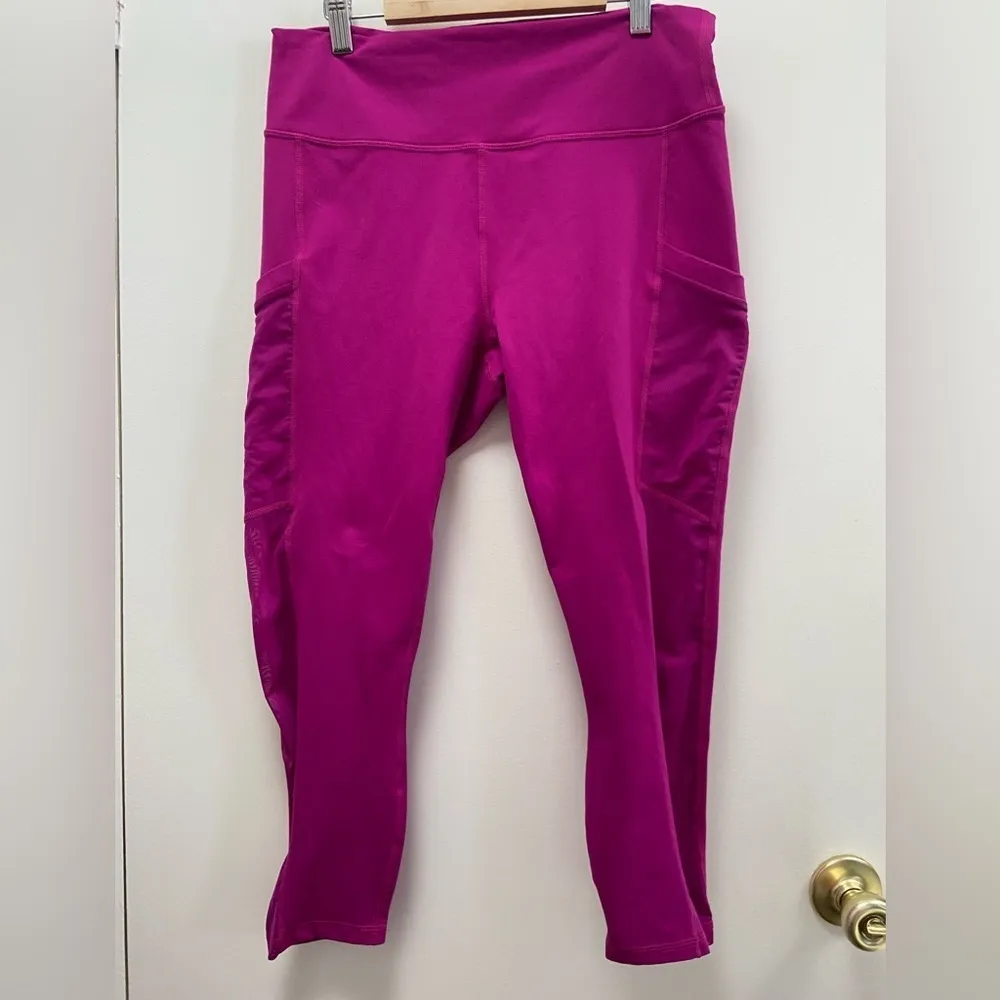 Fabletics small/med fuchsia leggings inside pocket sheer stripes down leg - Image 5