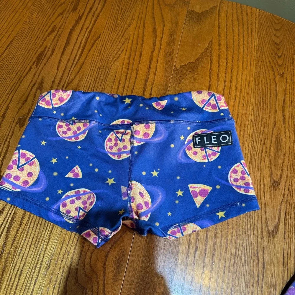 FLEO Pizza Print Blue Shorts Size Small - Image 4
