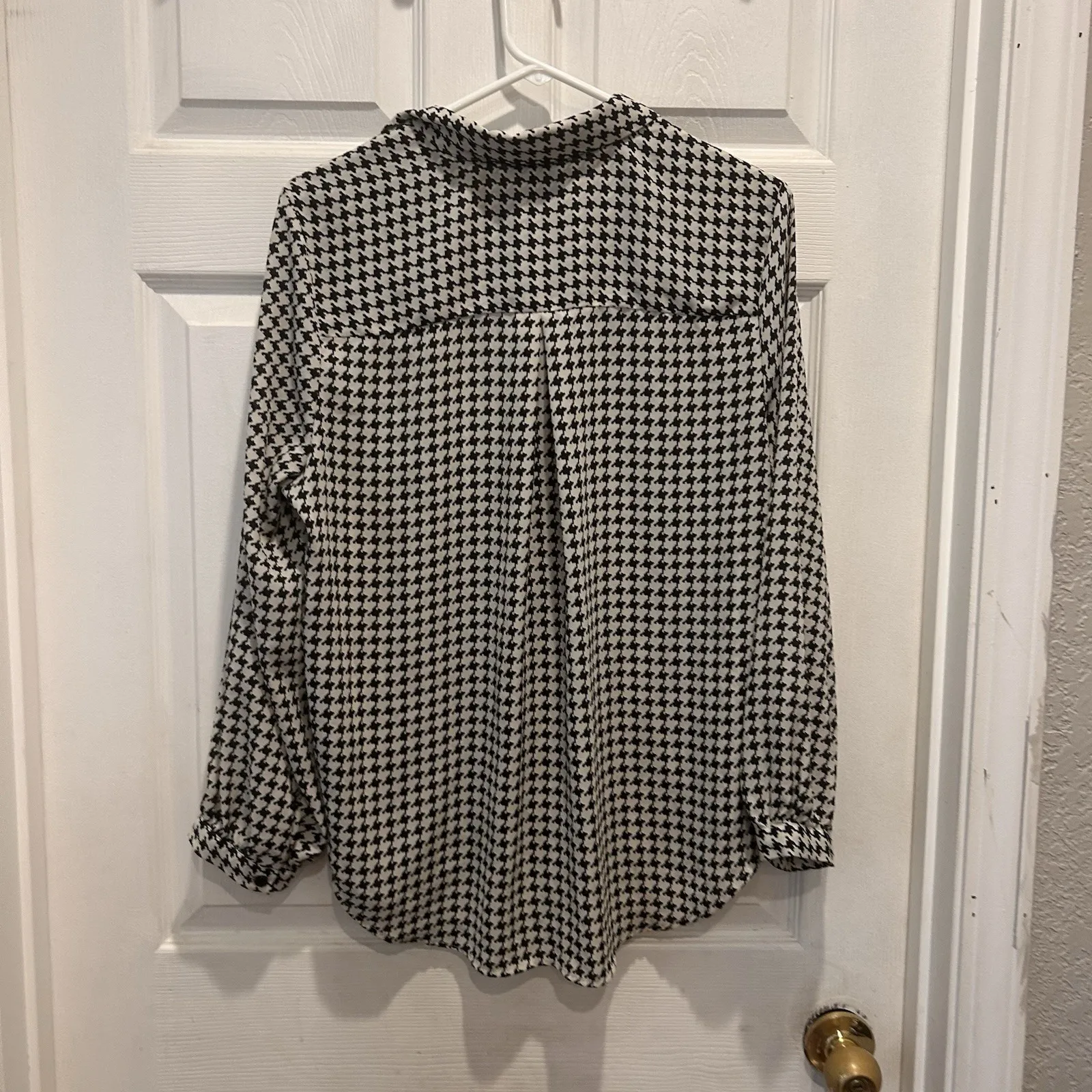 Who What Wear Button Up Shirt Women's Large Black Cream Houndstooth‎ Long Sleeve - Image 7