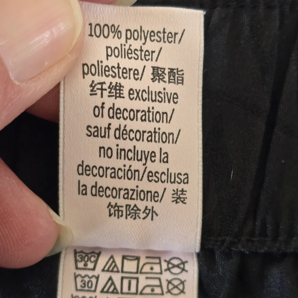 Victoria's Secret Black Satin Jacquard Monogram Pajama Shorts Size Small - Image 9