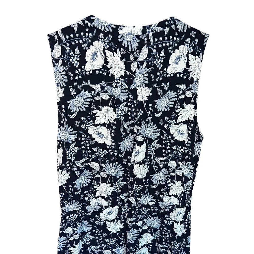 Gap blue and white floral sleeveless and v-neck spring/summer dress size medium - Image 2