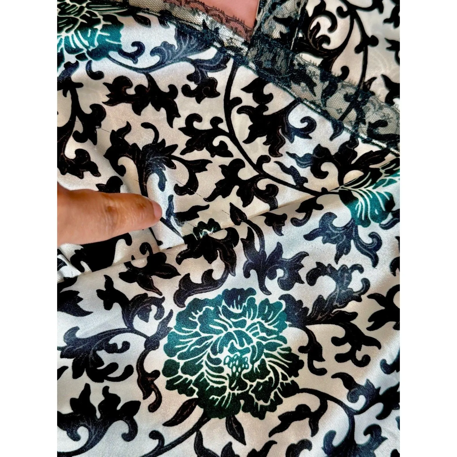 Y2K Apostrophe Satin Top Lace V-neck Lace blouse M  Black/green/ White - Image 6