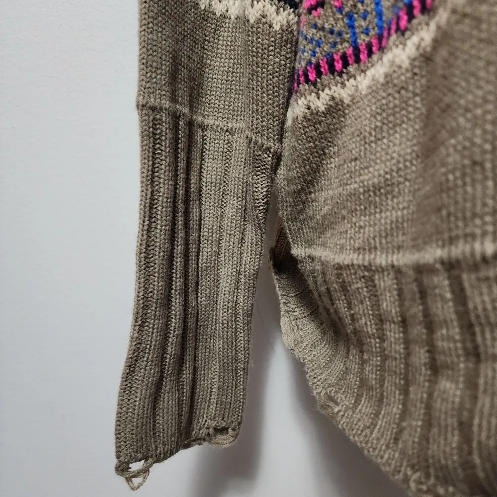 Easel aztec oversized chewed hem sweater size small - Image 3