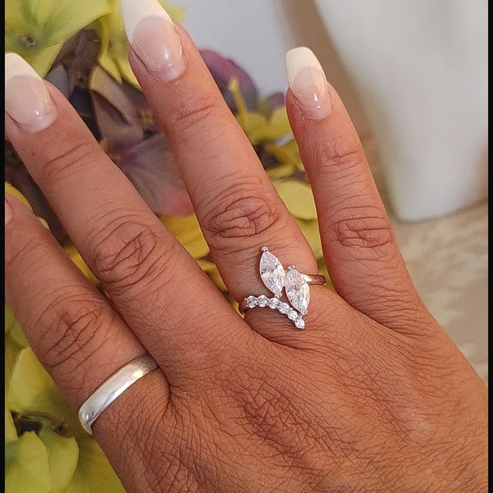 Silver Steel w/ Crystal Cocktail Ring Size 8 - Image 5