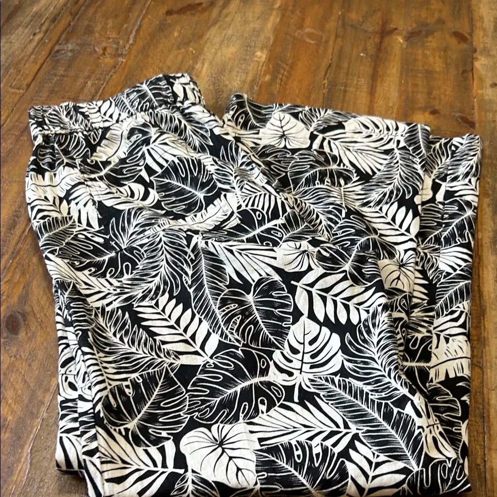 Calvin Klein Black and White Leaf Print Pants - Image 10