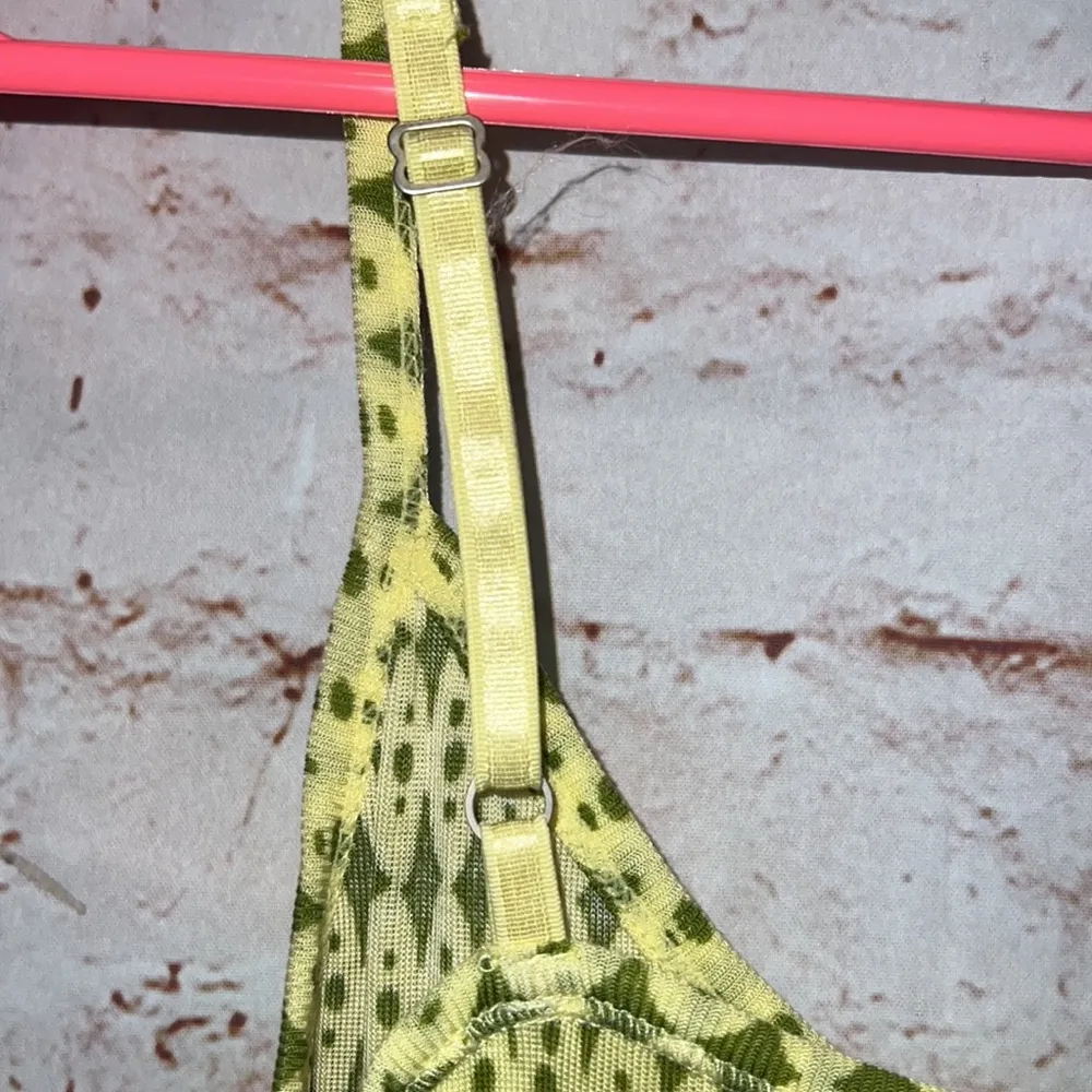 Free people Y2K tank cami adjustable strap mini pull over all over print yellow - Image 4