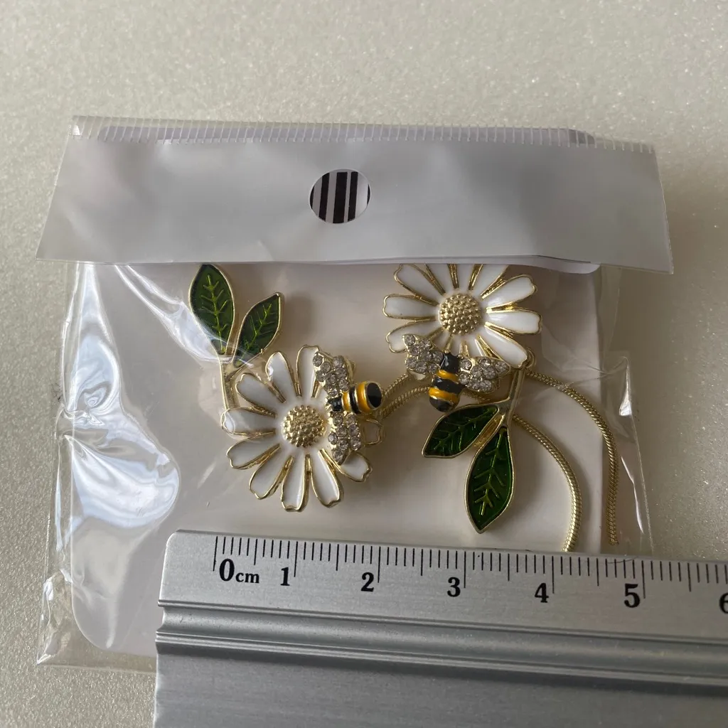 Daisy leaf bee design cute enamel dangle zinc alloy earrings faux fashion jewelr Gold - Image 9