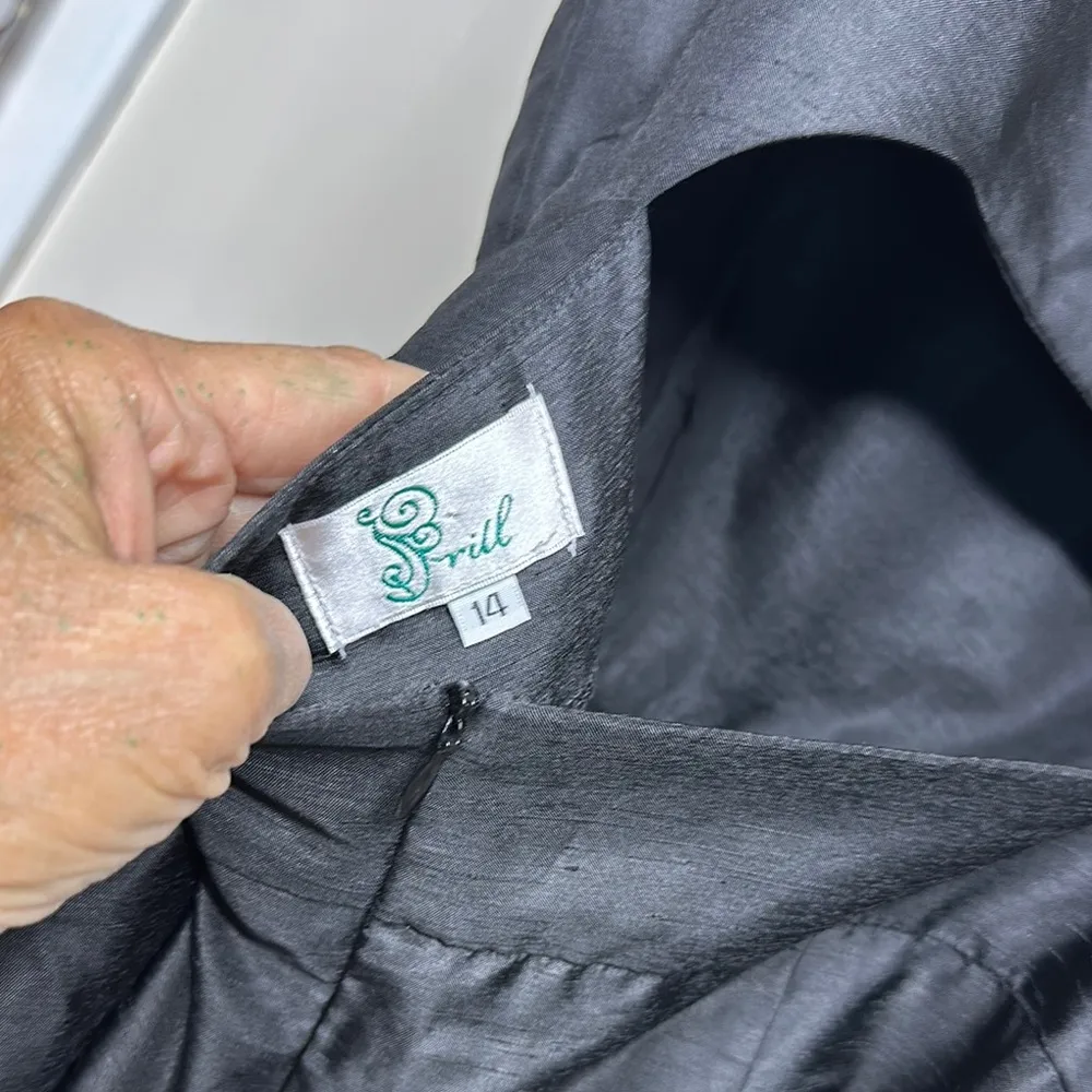 Black Sheath Mini Dress with Scoop Neck and Cutout Back Size 14 - Image 4