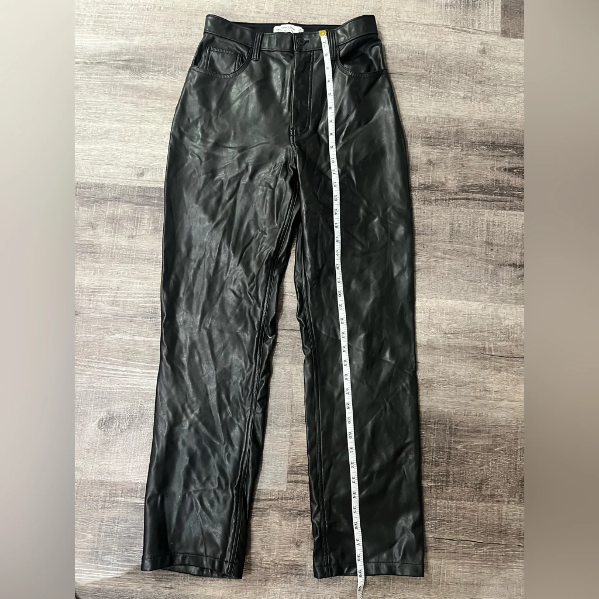 ABERCROMBIE & FITCH The 90’s Straight Ultra High Rise Vegan Leather Pants - Image 4