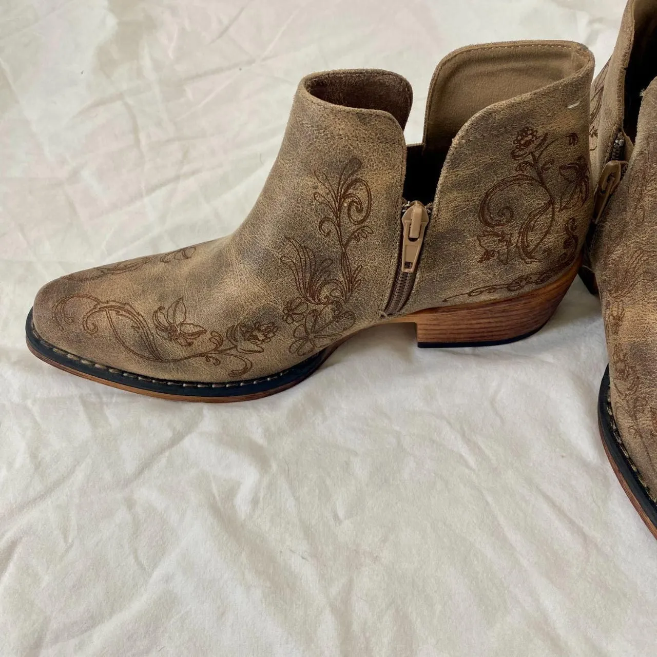 Pierre Dumas Kaylee Vegan Leather Laser Floral Design Tan Brown Cowboy Boots 7.5 - Image 3