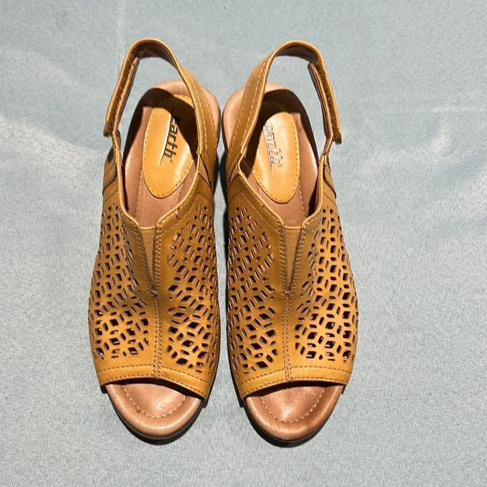 Earth Brand Cascade Leather Peep Toe‎ Wedge Sandal Perforated Size 6.5B B48 Yellow - Image 4