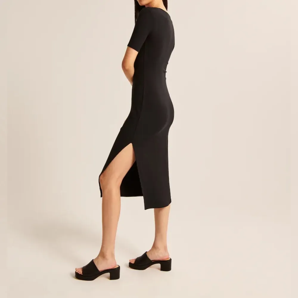 Short-Sleeve O-Ring Midi Dress - Image 2