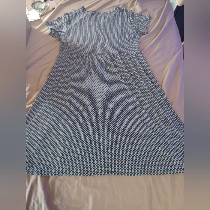 LL Bean Dress Womens Sz 2X Navy/White AOP VNeck Short Sleeve Stretch Midi 506811 Blue - Image 2