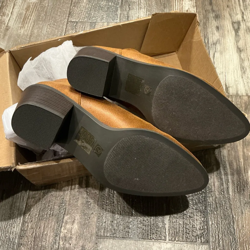 Journee Collection Tan Ankle Booties Size 7 - Image 12