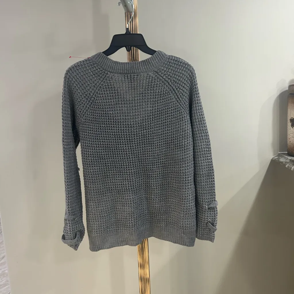 Itโs Our Time Gray Casual Cozy Long Sleeve Knit Sweater Womenโs Size Medium - Image 4