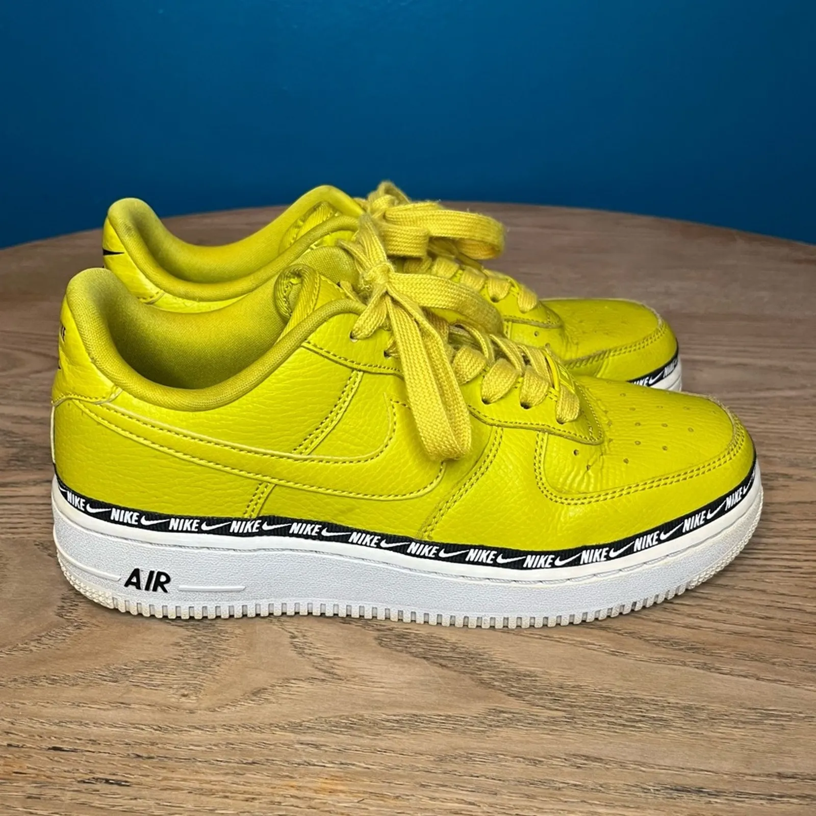 Nike Air Force 1 AF1 Low Women's 8.5 Platform Sneakers Overbranding Citron - Image 2