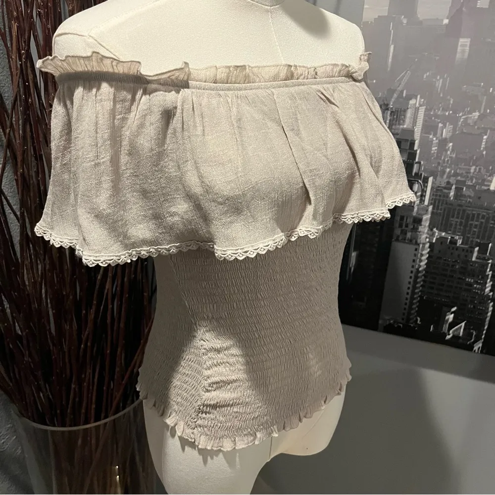 🌺BCX RUFFLE OFF THE SHOULDER SMOCKED TOP SIZE X-SMALL🌺 - Image 3