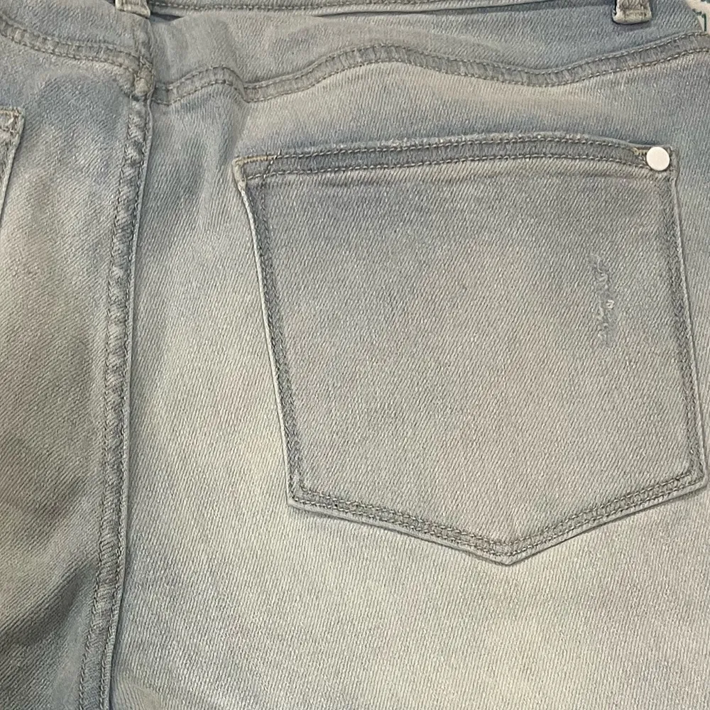 Judy Blue Bermuda Distressed Denim Shorts - Light Blue Size 1XL - Image 7