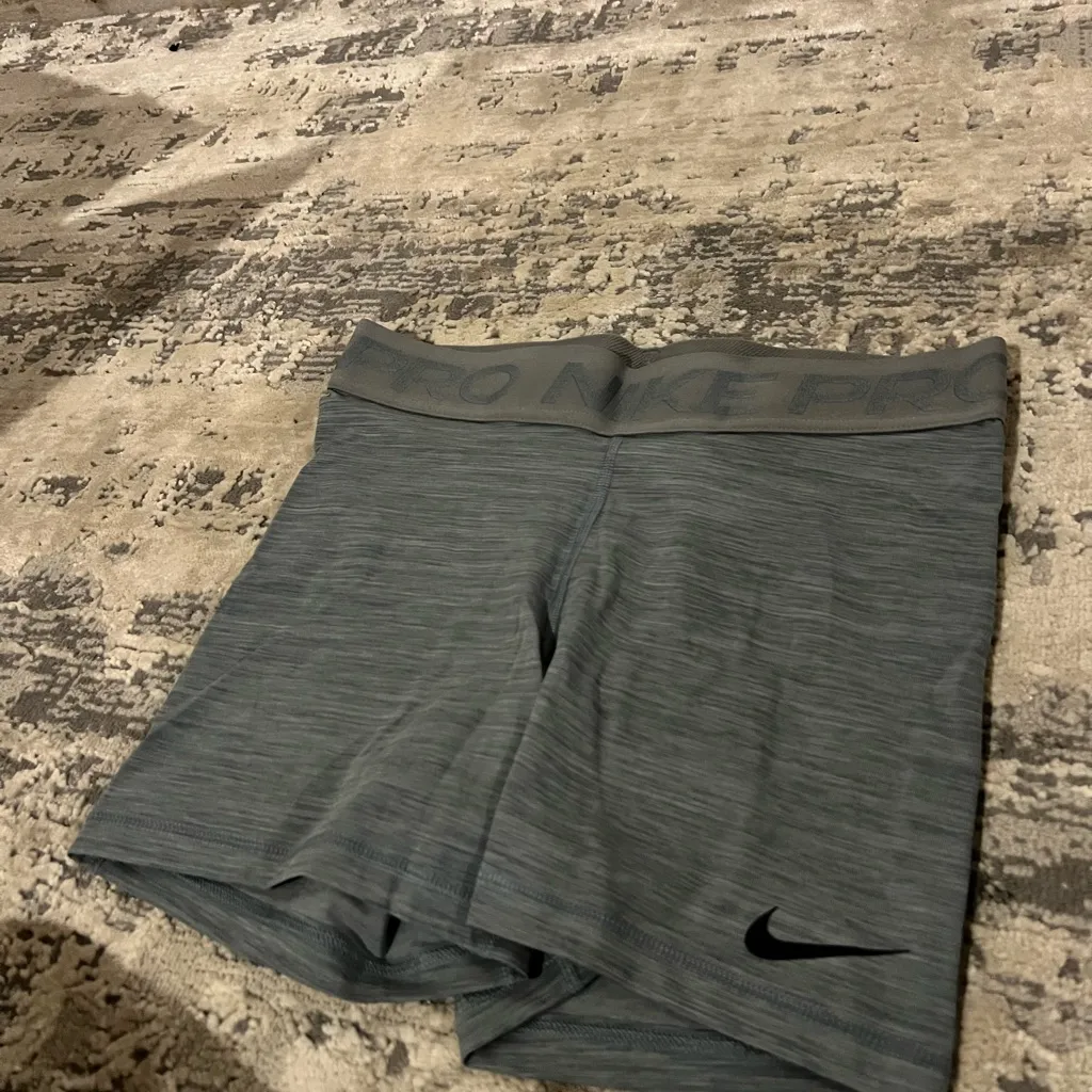 NWT Nike Heather Gray Pro 365 5" Shorts Size Medium - Image 4