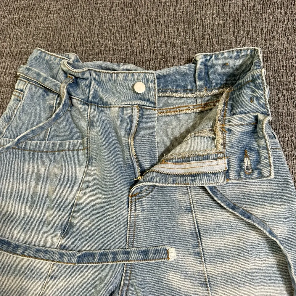 Le Lis Women’s Paper Bag Waist Jeans - Image 7