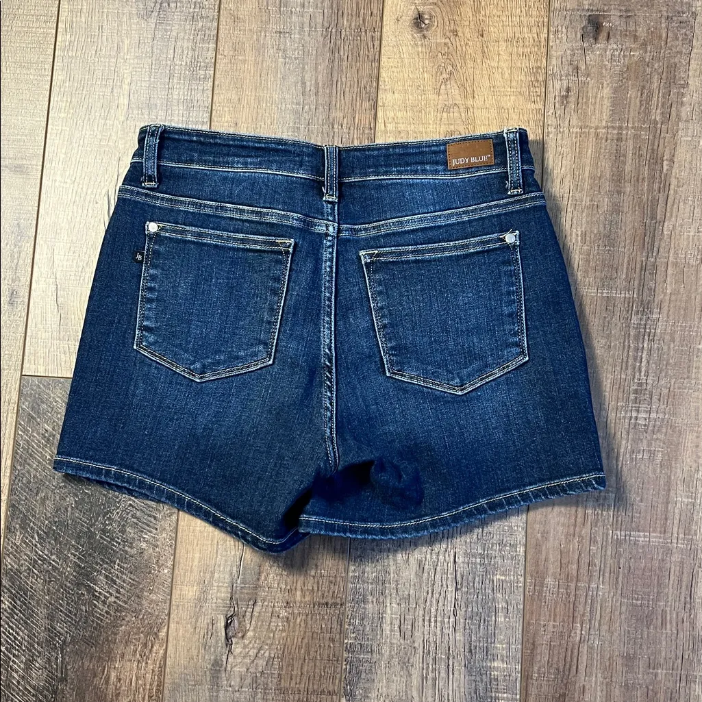 Judy Blue Women's Mid Rise Jean Shorts Size Medium - Image 5