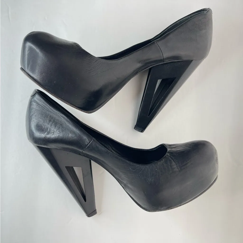 Black heels with cut out of heel all leather made in Portugal Size 6 - Image 11