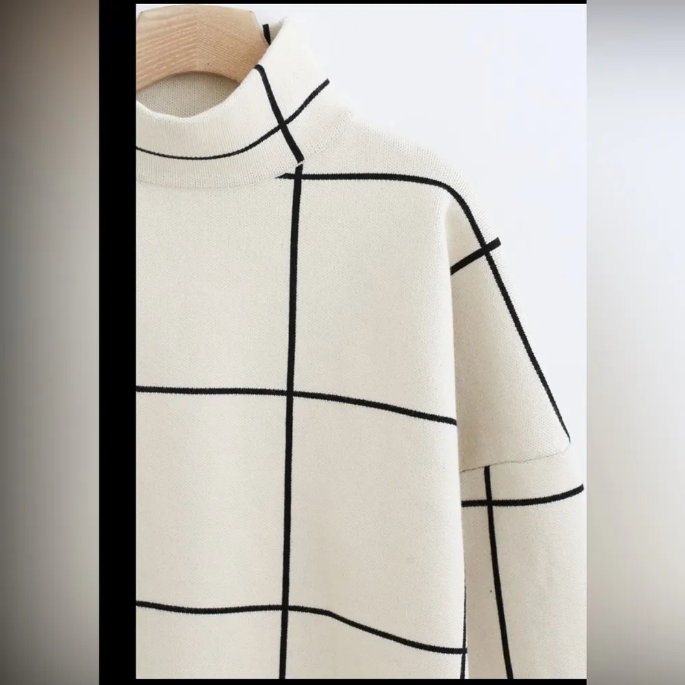 Chicwish GRID TURTLENECK SWEATER cream black MEASUREMENTS - Image 2