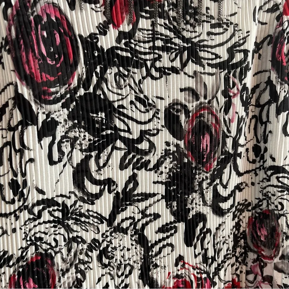 Nicola Tunic Women’s Sz 8 Floral Multicolor Bell Sleeves Pleated, chain accent Black - Image 5