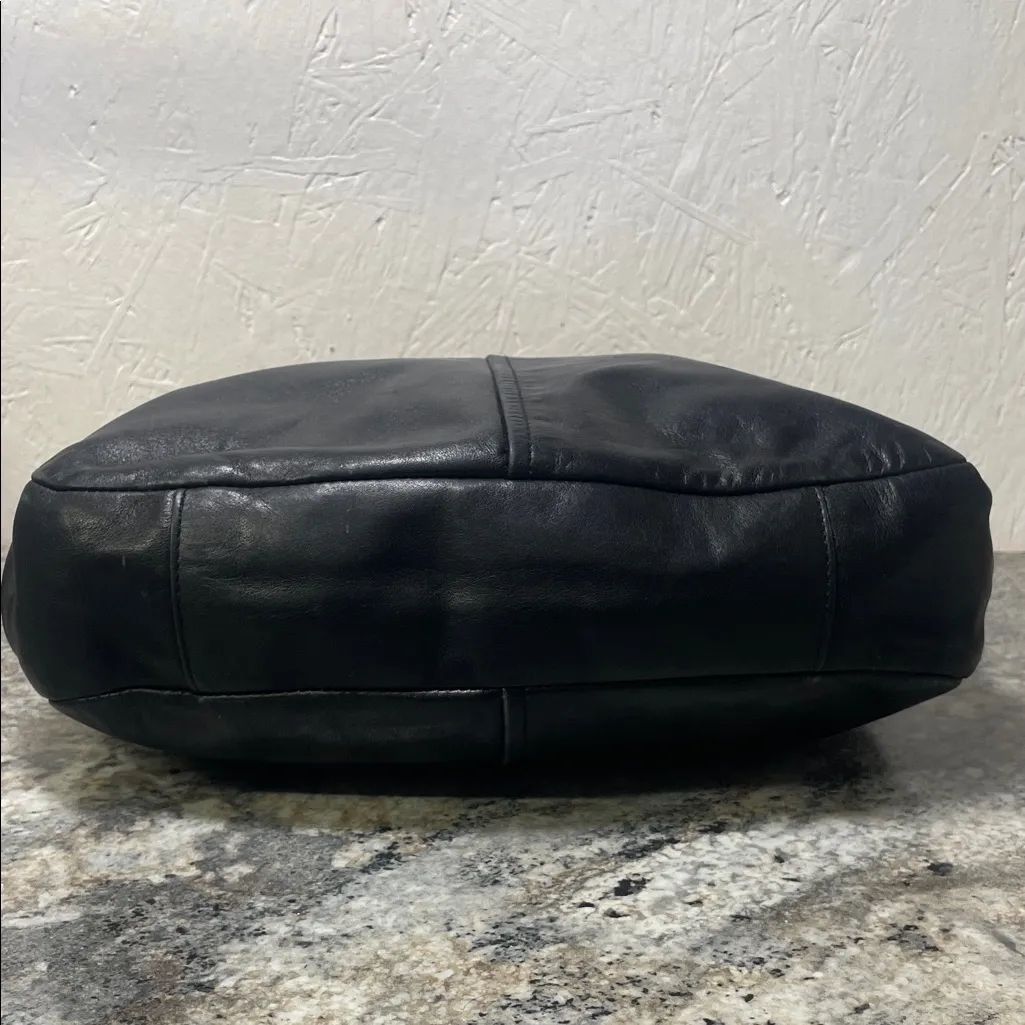 Authentic Coach Black Leather Chelsea Hobo Shoulder Bag Classic Chic & Y2K Vibe - Image 3