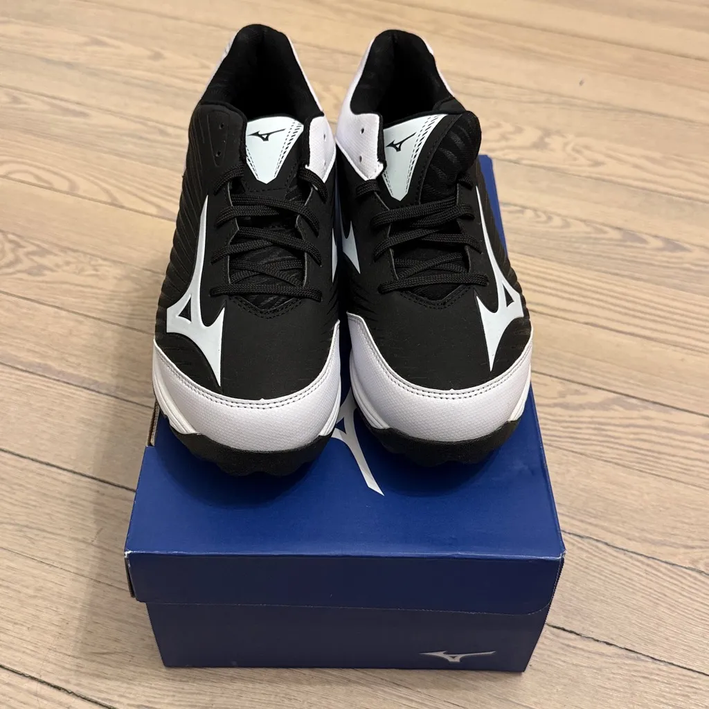 MIZUNO Women's Black & White 9-Spike Advanced Finch Cleats Size 9 NEW IN BOX - Image 2