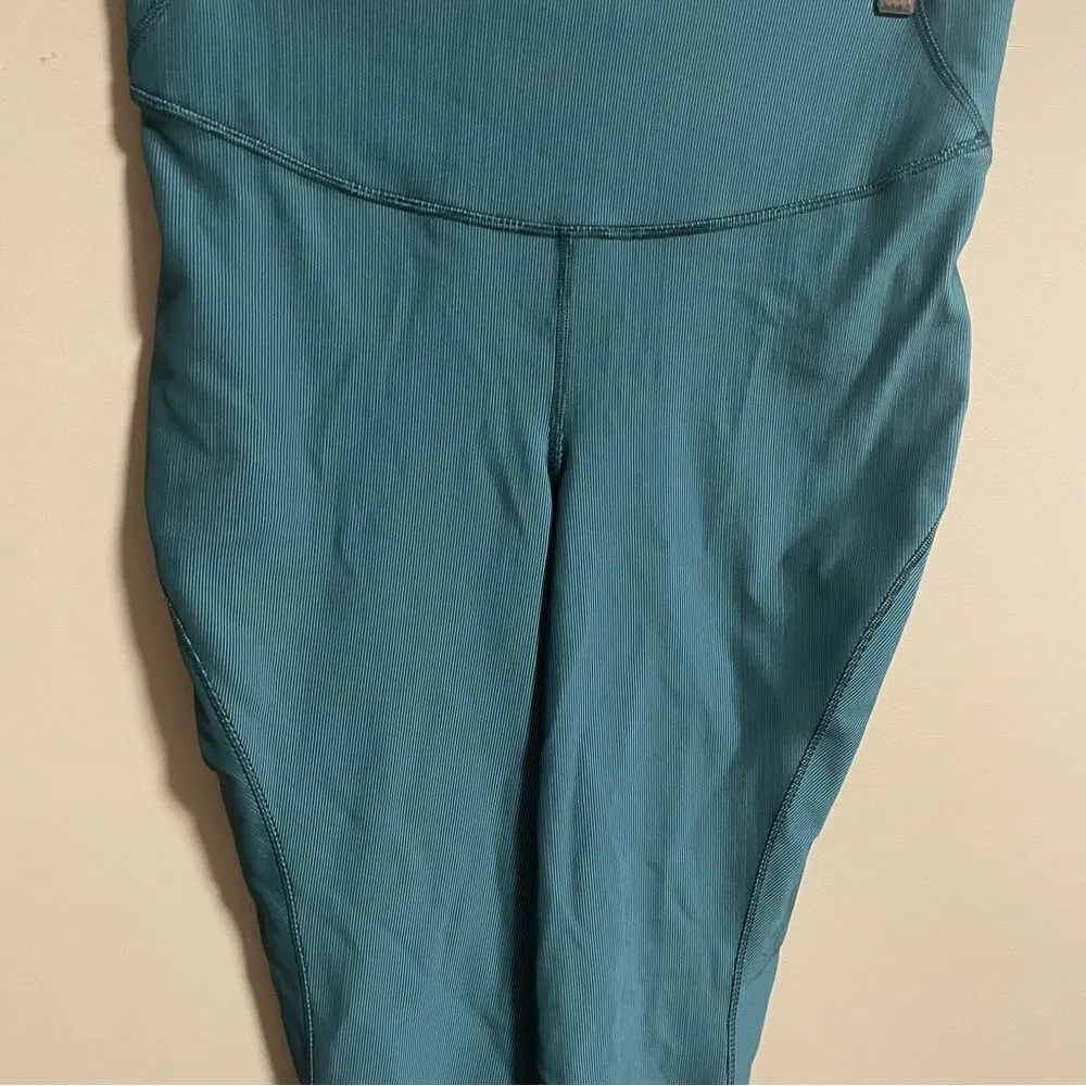 Lululemon Base Pace High-Rise Crop 23" *Two-Tone Ribbed- Size 10 - Image 3