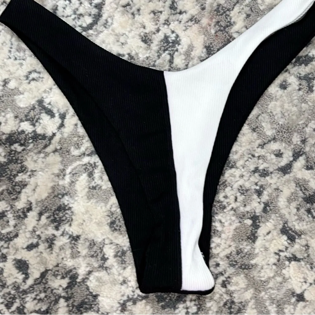 Zaful Monochrome Black & White Halter Bikini - Image 6