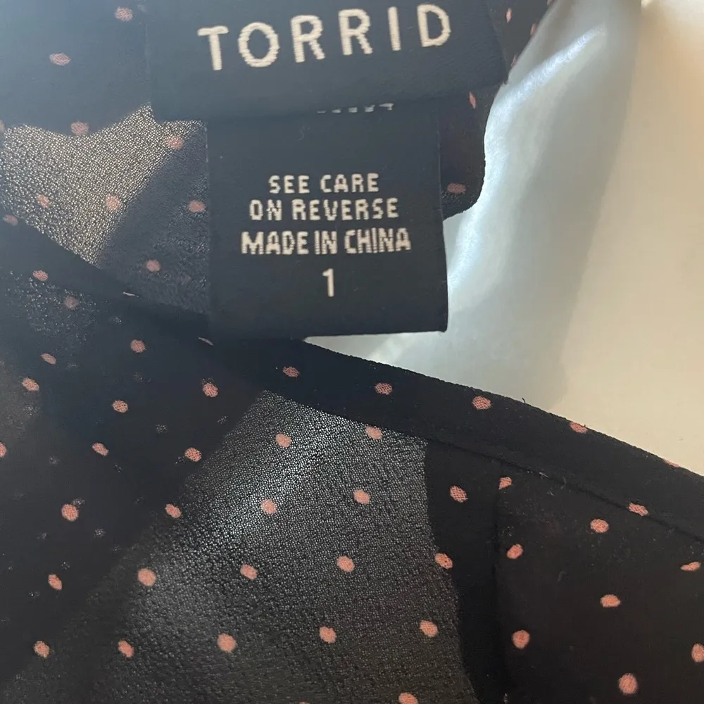 Women’s Torrid Top Black Polka Dot‎ Size 1X EUC - Image 2
