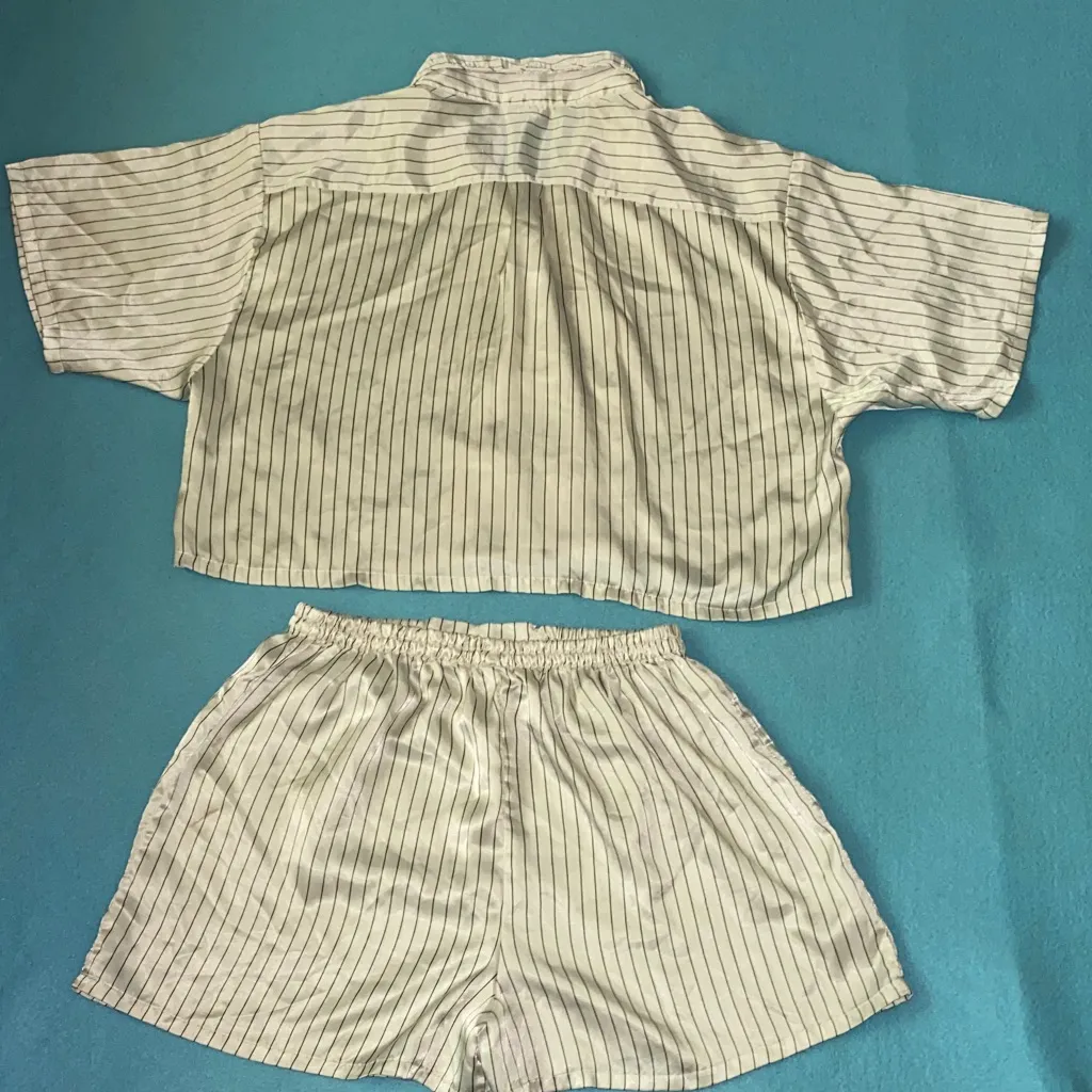 FANTASIES pajama set crop top with pull on shorts pinstripe vintage size S White - Image 2
