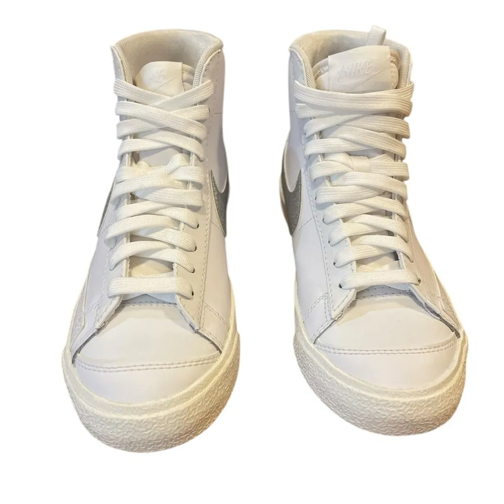 Nike Blazer Mid 77 Essential Sneaker White Metallic Silver Womens Size 7 New - Image 6