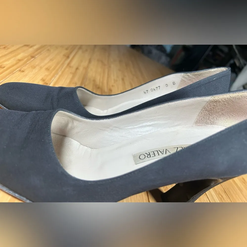 Vintage Martinez Valero Black Microtech size 10 Heel Used - Image 4