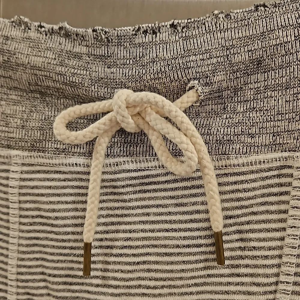 💕THE GREAT💕 The Gym Pant ~ Gray and White Stripes Distressed Size 2 Medium NWT - Image 5