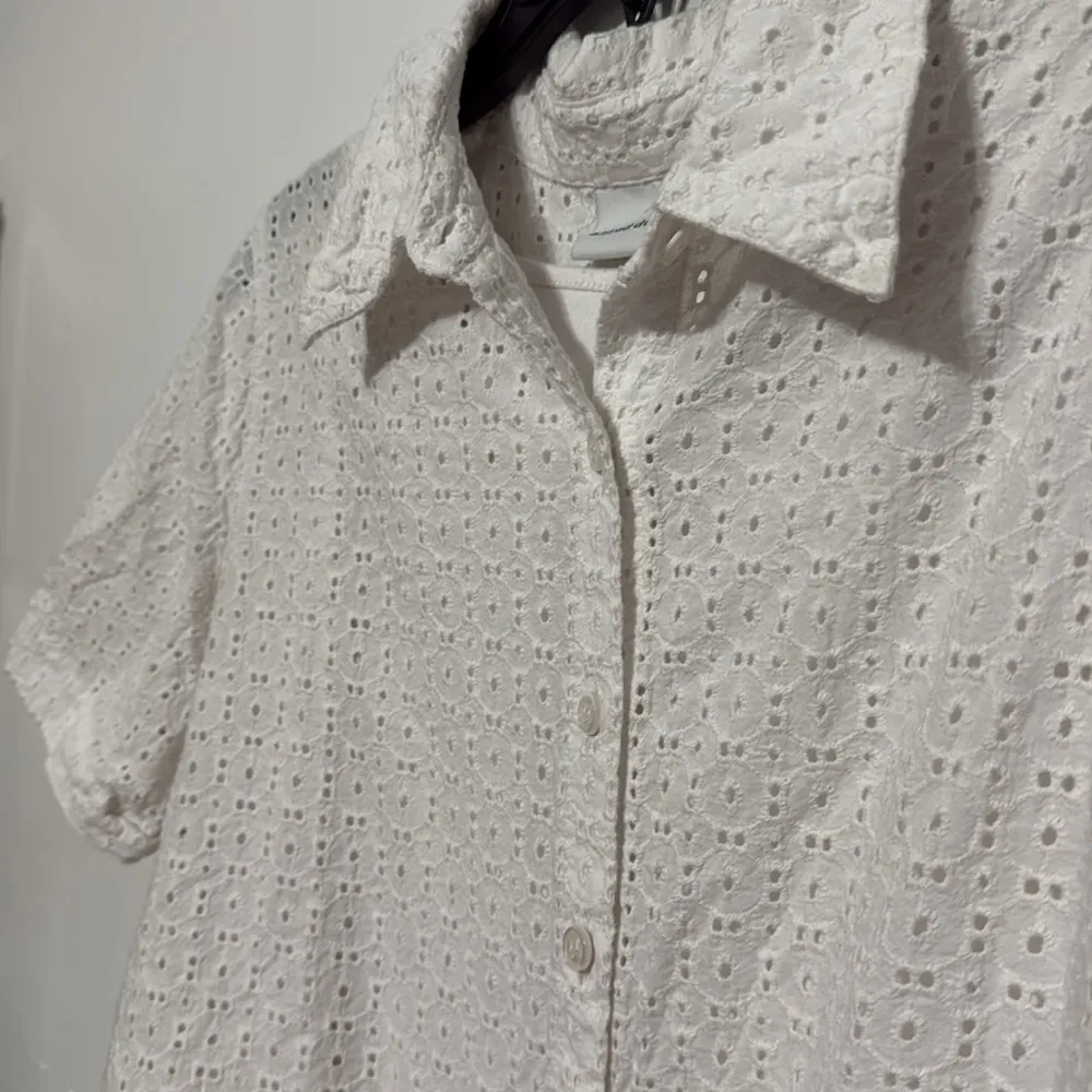 Alfred Dunner White Floral Eyelet Button Top size 16 - Image 3