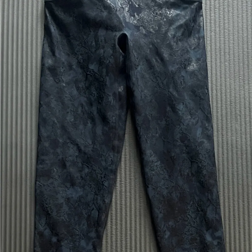 SPANX Booty Boost 7/8 Blue/Black Snakeskin Leggings - Image 3