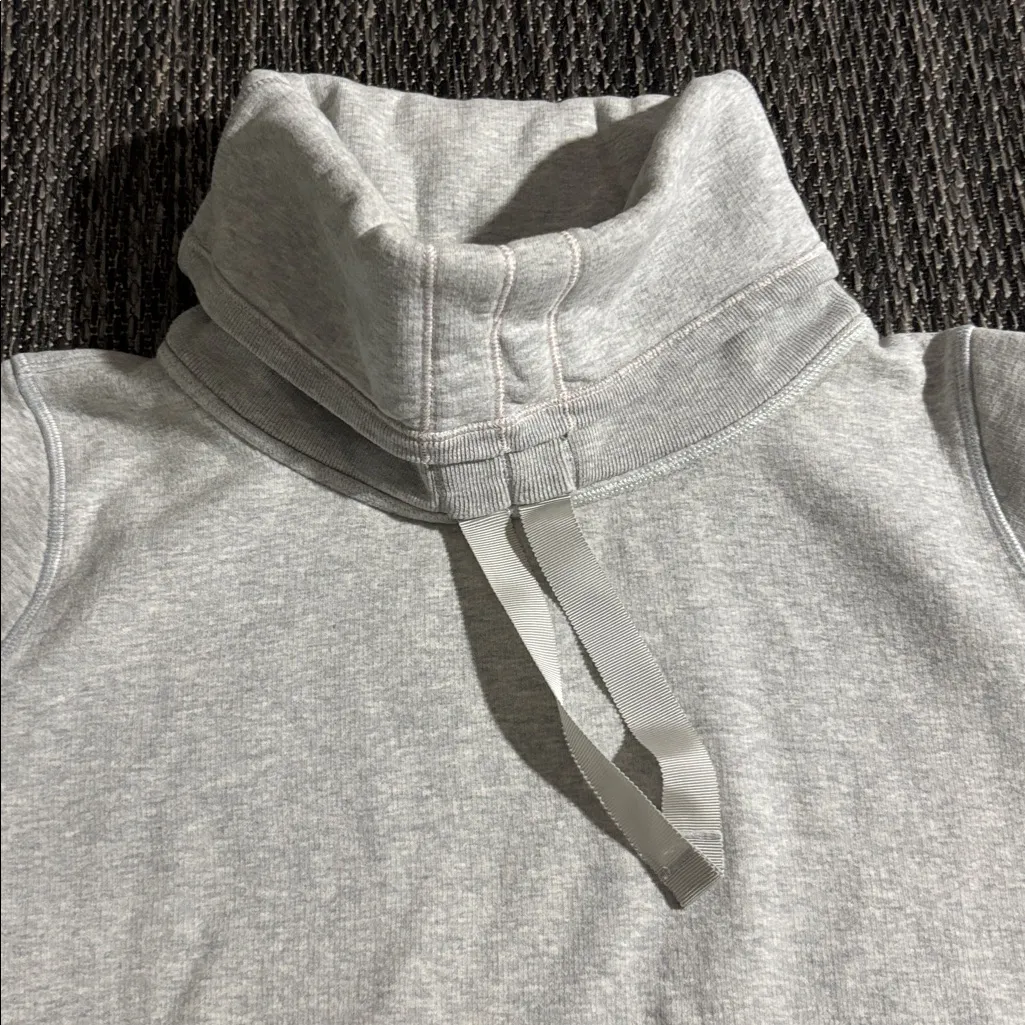 Lululemon Avenue Pullover turtleneck sweater - Image 3