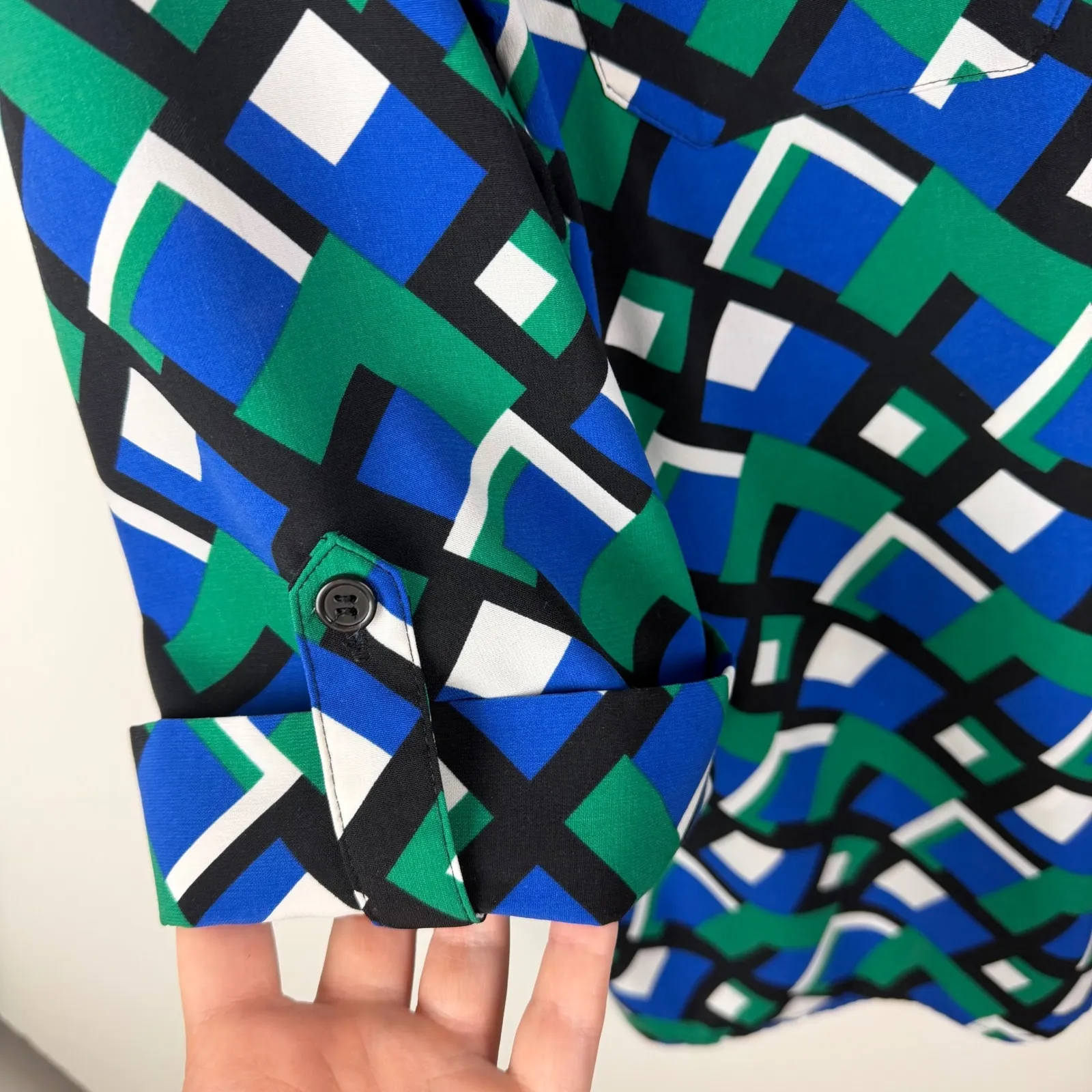 Catherines Geometric Print Button Up Shirt Size 1X Lightweight Office Artsy Work - Image 2