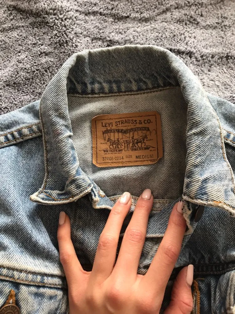 Levi’s Cropped Light Wash Jean Jacket  - Image 3