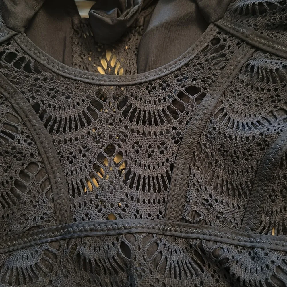 crochet navy 0x 14-16 lots of boob support flattering extraordinary detail - Image 5