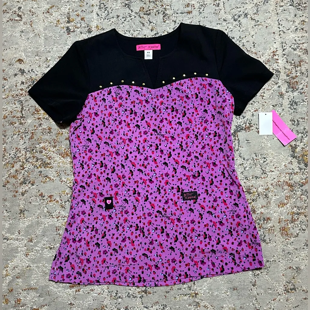 Betsey Johnson Women's Dandelion Ditsy Floral
Print Scrub Top size XS NEW - Image 3