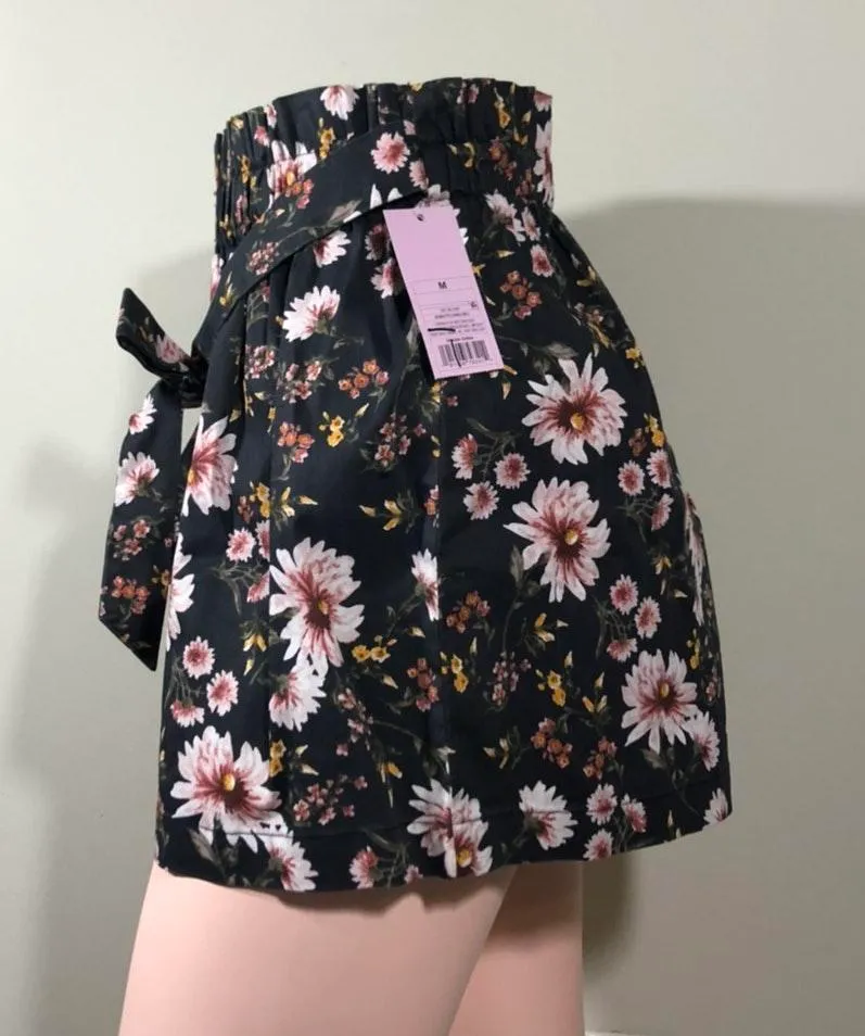 NWT Gray Pink Floral Paperbag Fit Flare Shorts New - Image 5