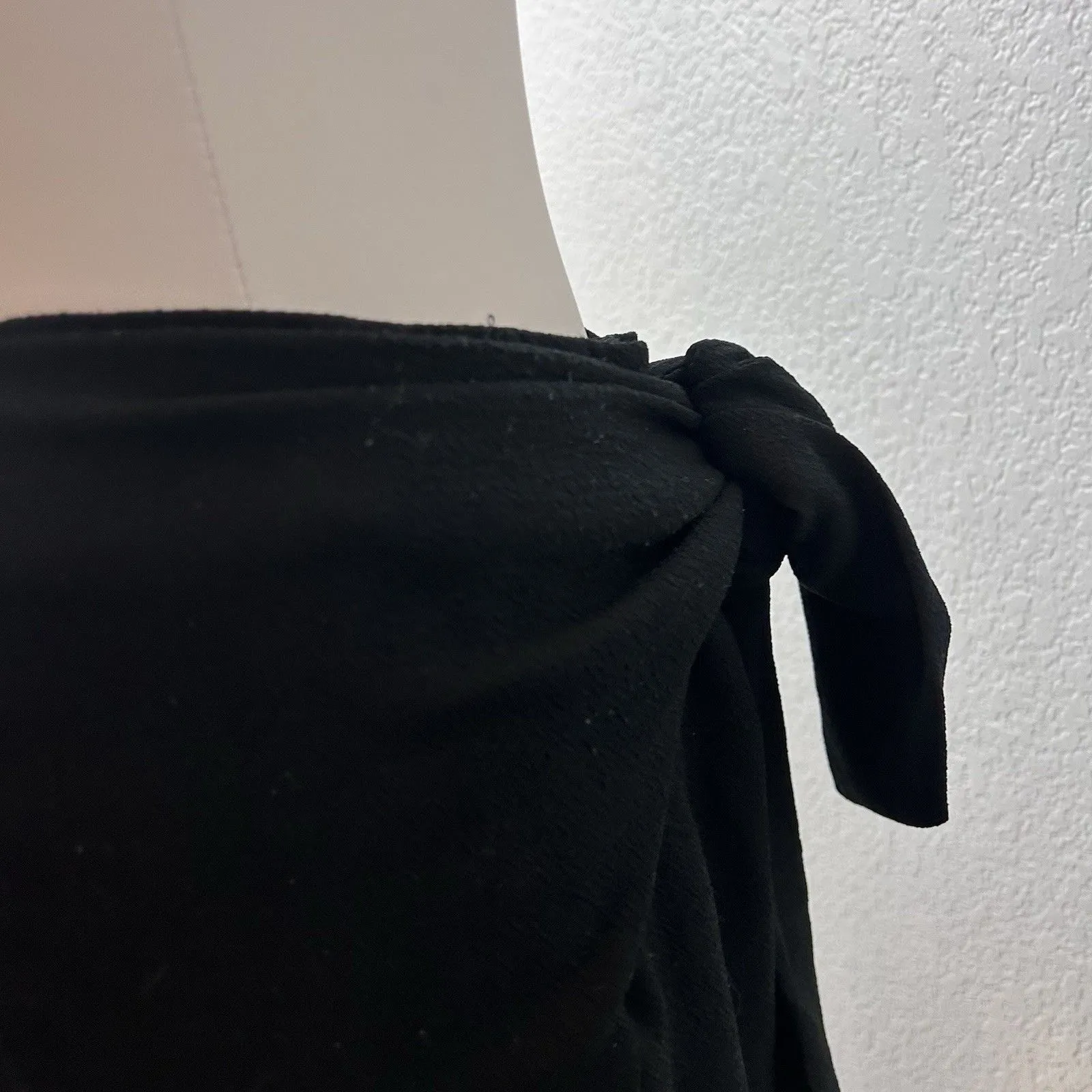 Who What Wear Women's Skirt Black Stretch Tie Asymmetric Mini Wrap Size 4 - Image 5