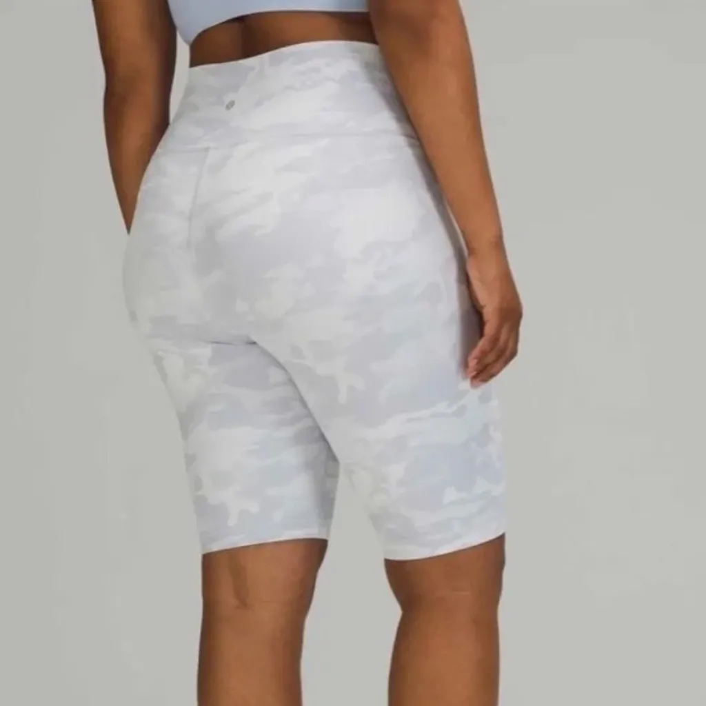 lululemon Wunder Under 10” Ribbed Short in Incognito Camo Jacquard Alpine sz 2 - Image 3