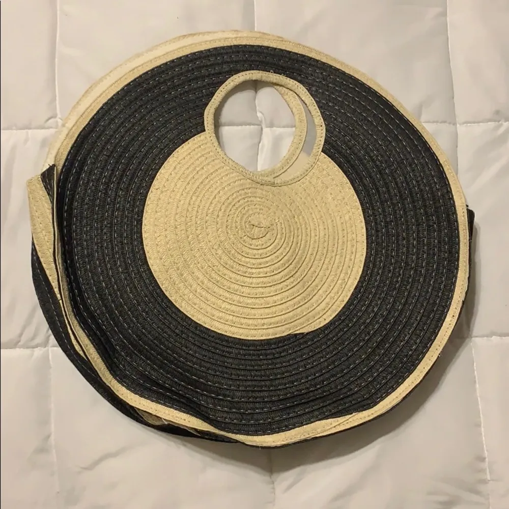 NWT Express x Shiraleah circle straw pom bag - Image 3